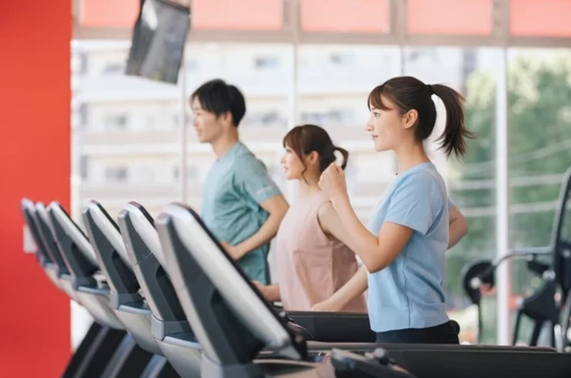 笑顔と、健康のためのジム